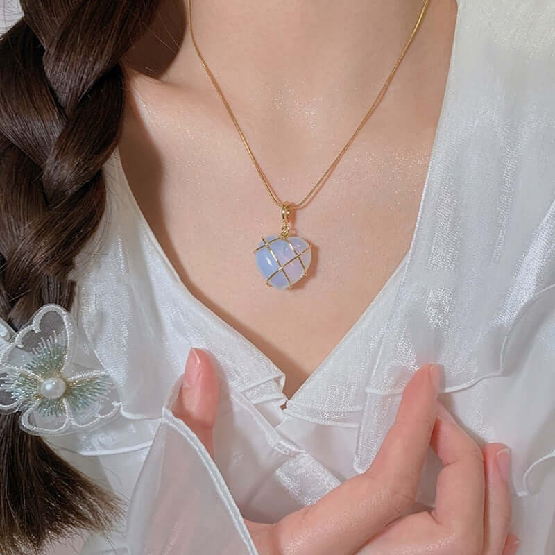 Fashion Moonstone Necklace For Cartoon Princess Love Girl – necklace | shop name. Heart-shaped pendant with gold chain on a woman.